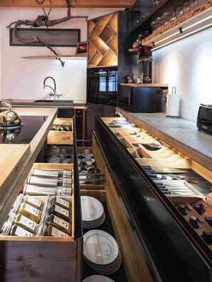 ثلاجة، ميكروويف، فرن، موقد طهي مسطح