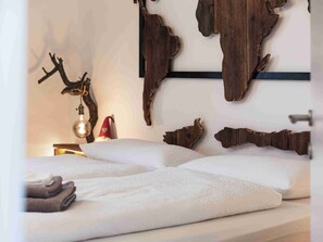 3 bedrooms, iron/ironing board, travel crib, free WiFi - Luxury Larch Loft, perfect for groups/family of up to 6 people

 (Tesido BZ)