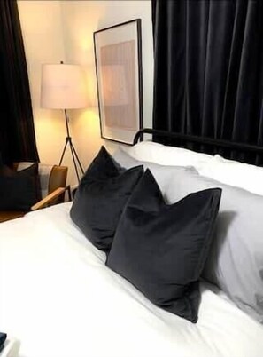 1 quarto, escrivaninha, Wi-Fi, roupa de cama