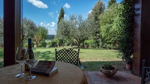 Outdoor dining - Holiday House Borgo Badia L'Abete (Badia)