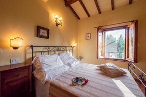3 bedrooms, iron/ironing board, free WiFi, bed sheets - La Cascina (Badia)
