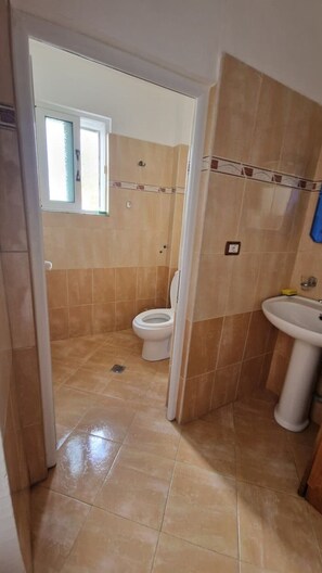 Hårføner, håndklær, såpe og toalettpapir