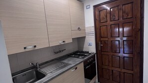 茶具/咖啡用具、冰箱、微波炉、烤箱