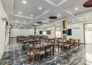 Restaurant - Serenity Hill Resort Near - 2Km Fateh Sagar Lake Udaipur (Udaipur)