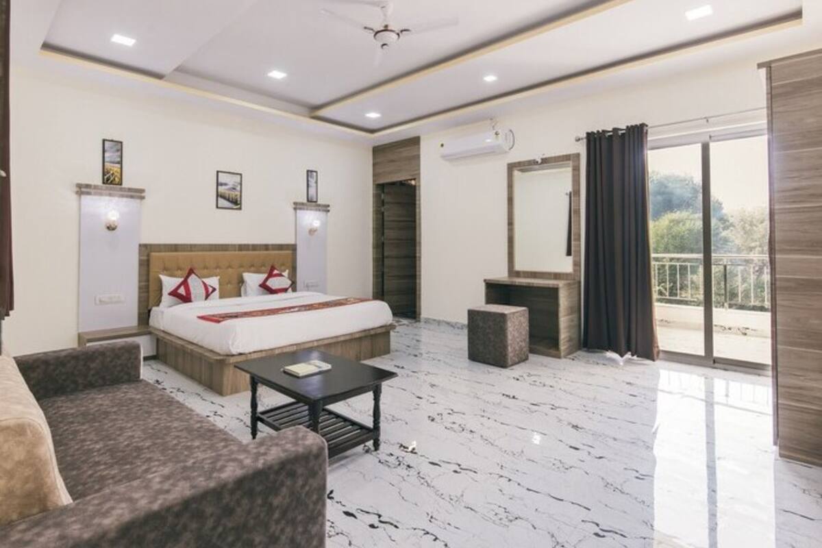 Mountain View Premier Room With Private Balcony | 1 camera, biancheria da letto di alta qualità, minibar, una scrivania