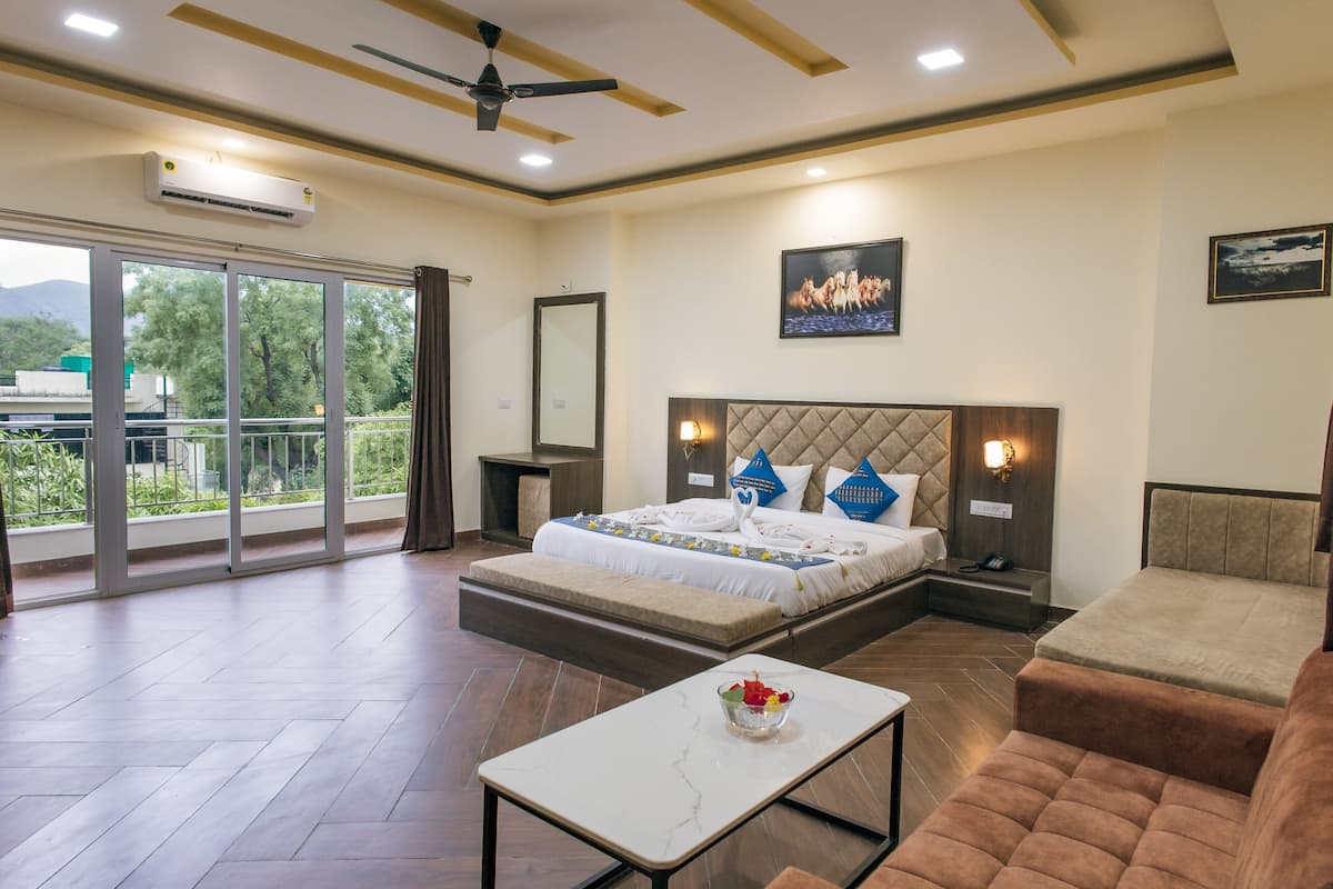 Suite Room With Private Balcony | 1 camera, biancheria da letto di alta qualità, minibar, una scrivania