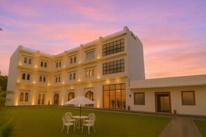 Mặt tiền nơi lưu trú