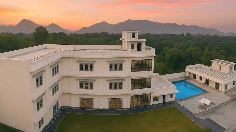 Serenity Hill Resort Near - 2Km Fateh Sagar Lake Udaipur