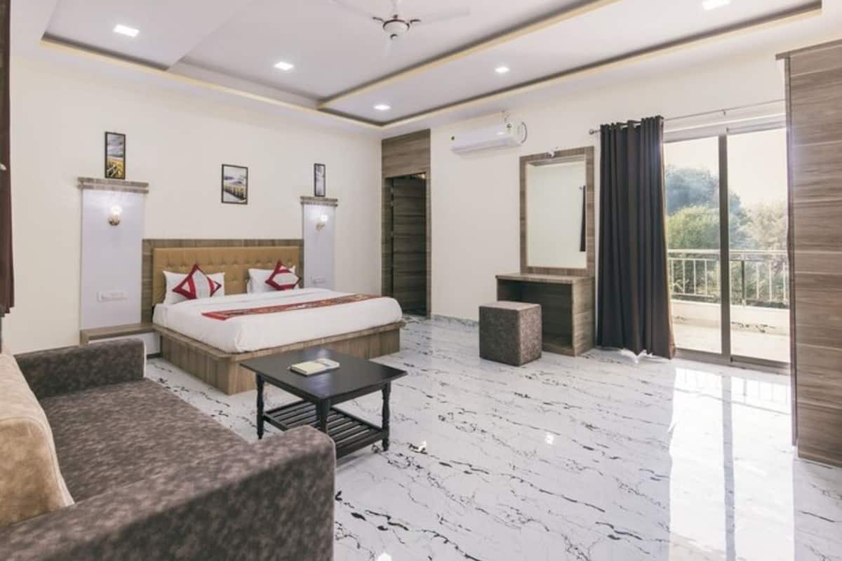 Mountain View Premier Room With Private Balcony | 1 camera, biancheria da letto di alta qualità, minibar, una scrivania