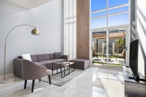 Smart TV - Perfect 2BR Villa Rukan (Dubai)