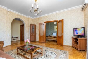 2 slaapkamers, een bureau, een strijkplank/strijkijzer, gratis wifi