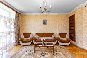 2 bedrooms, desk, iron/ironing board, free WiFi