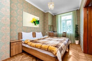 Deluxe appartement | 2 slaapkamers, een bureau, een strijkplank/strijkijzer, gratis wifi