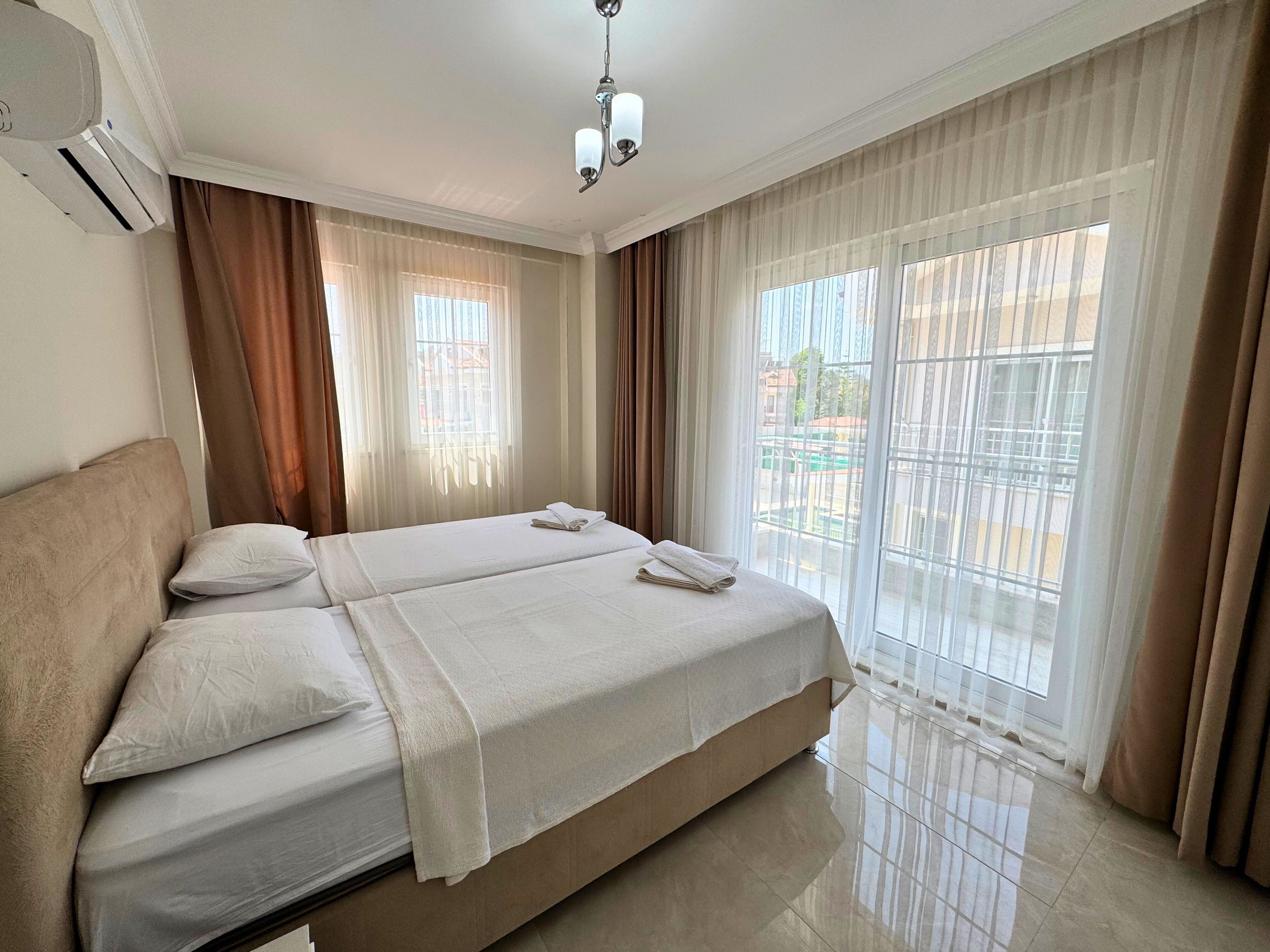 5 slaapkamers, een strijkplank/strijkijzer, wifi, beddengoed