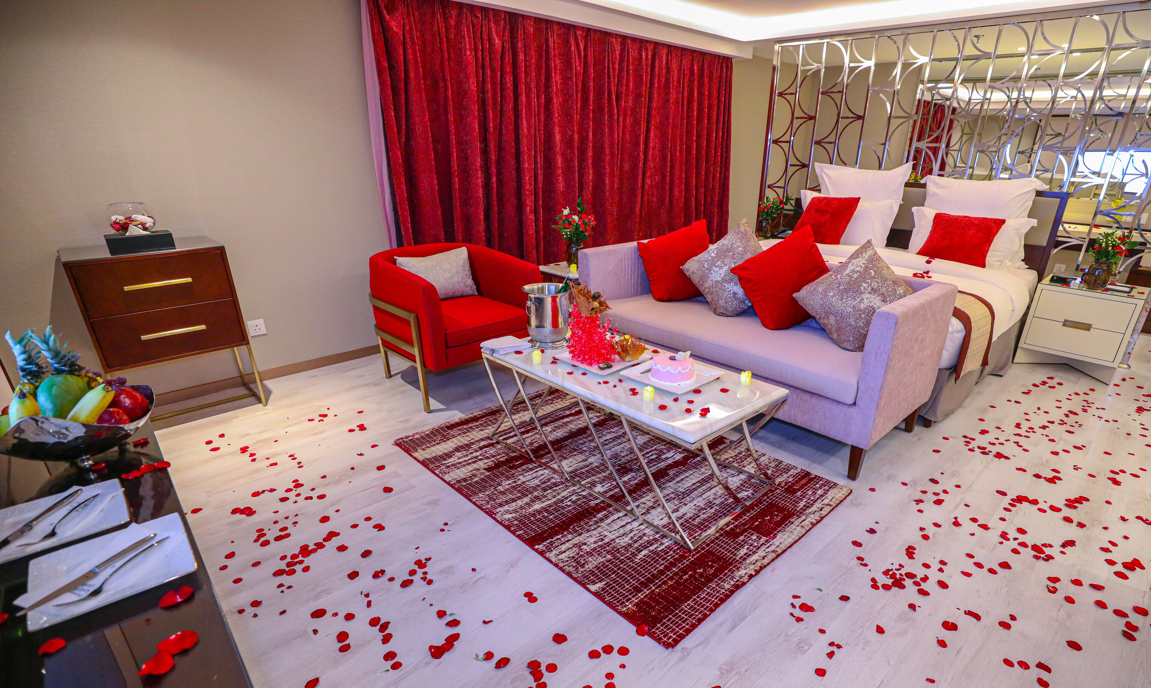 Egyptian cotton sheets, premium bedding, down comforters, minibar