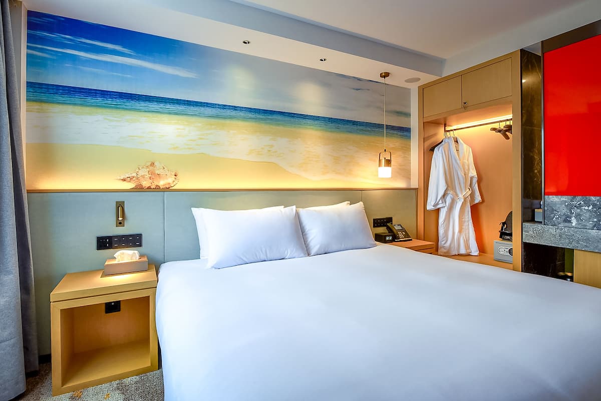 Deluxe King Room | Egyptian cotton sheets, premium bedding, free WiFi, bed sheets