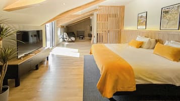 King Suite with Sea View | Egyptian cotton sheets, premium bedding, memory foam beds, minibar