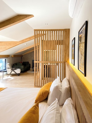 King Suite with Sea View | Egyptian cotton sheets, premium bedding, memory foam beds, minibar - Dugi Hotel (Istanbul)