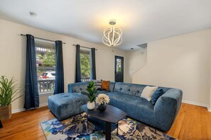 TV - 9Mins to Downtown with PingPong (Pittsburgh)
