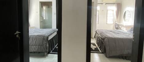 2 chambres, fer et planche à repasser, Wi-Fi, draps fournis