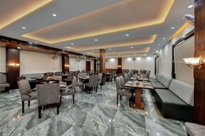 Restaurant - Click Hotel Narayana (Faizabad)