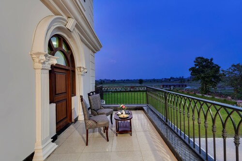 Click Hotel Narayana