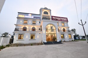 Front of property - Click Hotel Narayana (Faizabad)