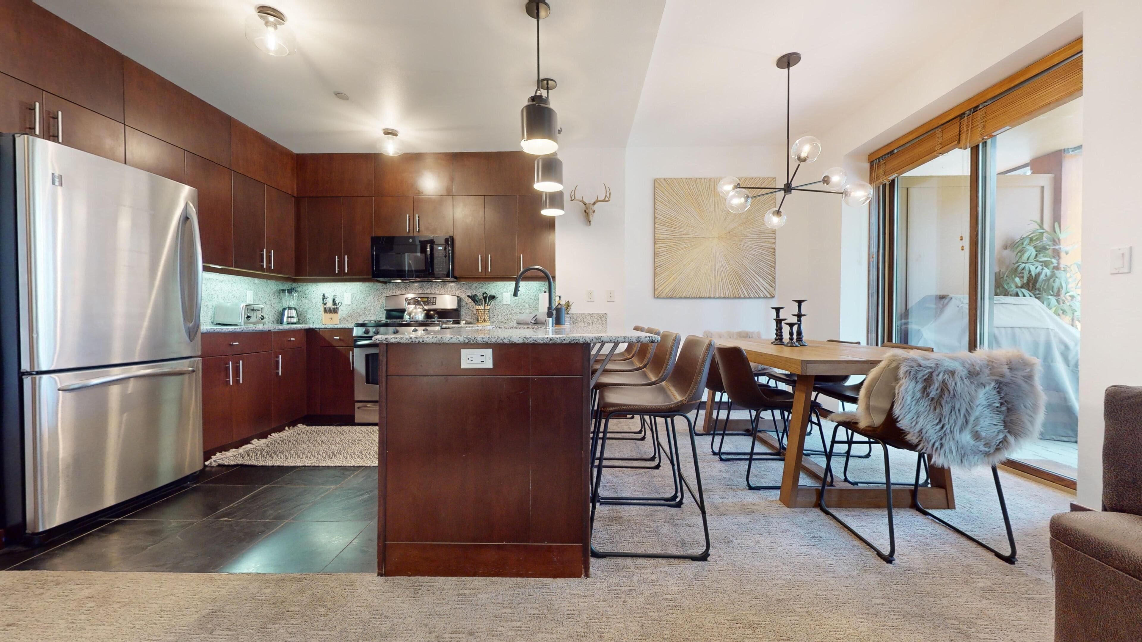 Frigorífic, microones, forn i placa de cuina 