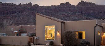 Moab Retreat | Near Arches & Trails | Pool Hot Tub | Easy Parking