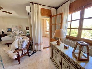 5 slaapkamers, een bureau, geluiddichte muren