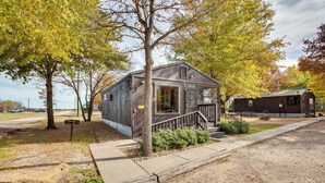 A rustic wooden cabin with a porch, a mailbox, and a small garden area. - Reservoir & Dock Access: Pet-friendly Kerens Cabin (Kerens)