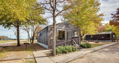 Reservoir & Dock Access: Pet-friendly Kerens Cabin