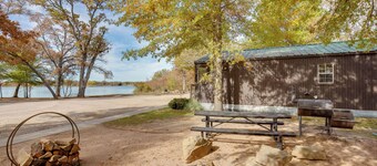 Reservoir & Dock Access: Pet-friendly Kerens Cabin
