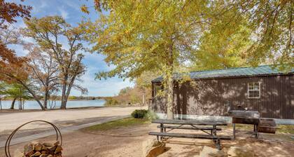 Reservoir & Dock Access: Pet-friendly Kerens Cabin