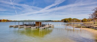 Reservoir & Dock Access: Pet-friendly Kerens Cabin