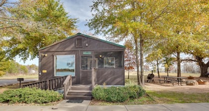 Reservoir & Dock Access: Pet-friendly Kerens Cabin