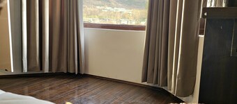 Seven Hills Hotel Srinagar 