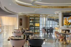 Dining - Amazing Paramount One bedroom (Dubai)