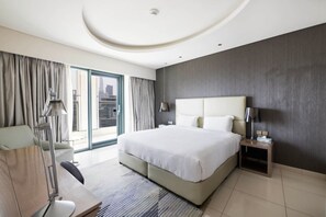 Desk, iron/ironing board, travel crib, WiFi - Amazing Paramount One bedroom (Dubai)
