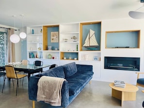 TV, books - Villa Les Sorbiers (La Baule-Escoublac)