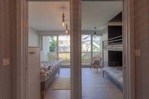 2 bedrooms, iron/ironing board, WiFi