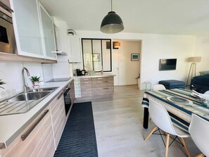 Fridge, microwave, oven, dishwasher