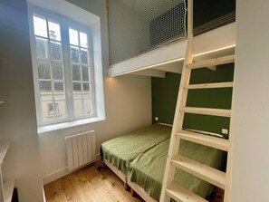 3 bedrooms, iron/ironing board, free WiFi