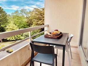Outdoor dining - Un nid dans les pins (La Baule-Escoublac)