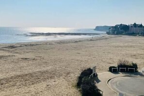 Beach - View of the marina: Le Voilier (La Baule-Escoublac)