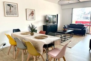 Dining - View of the marina: Le Voilier (La Baule-Escoublac)