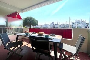 Outdoor dining - View of the marina: Le Voilier (La Baule-Escoublac)