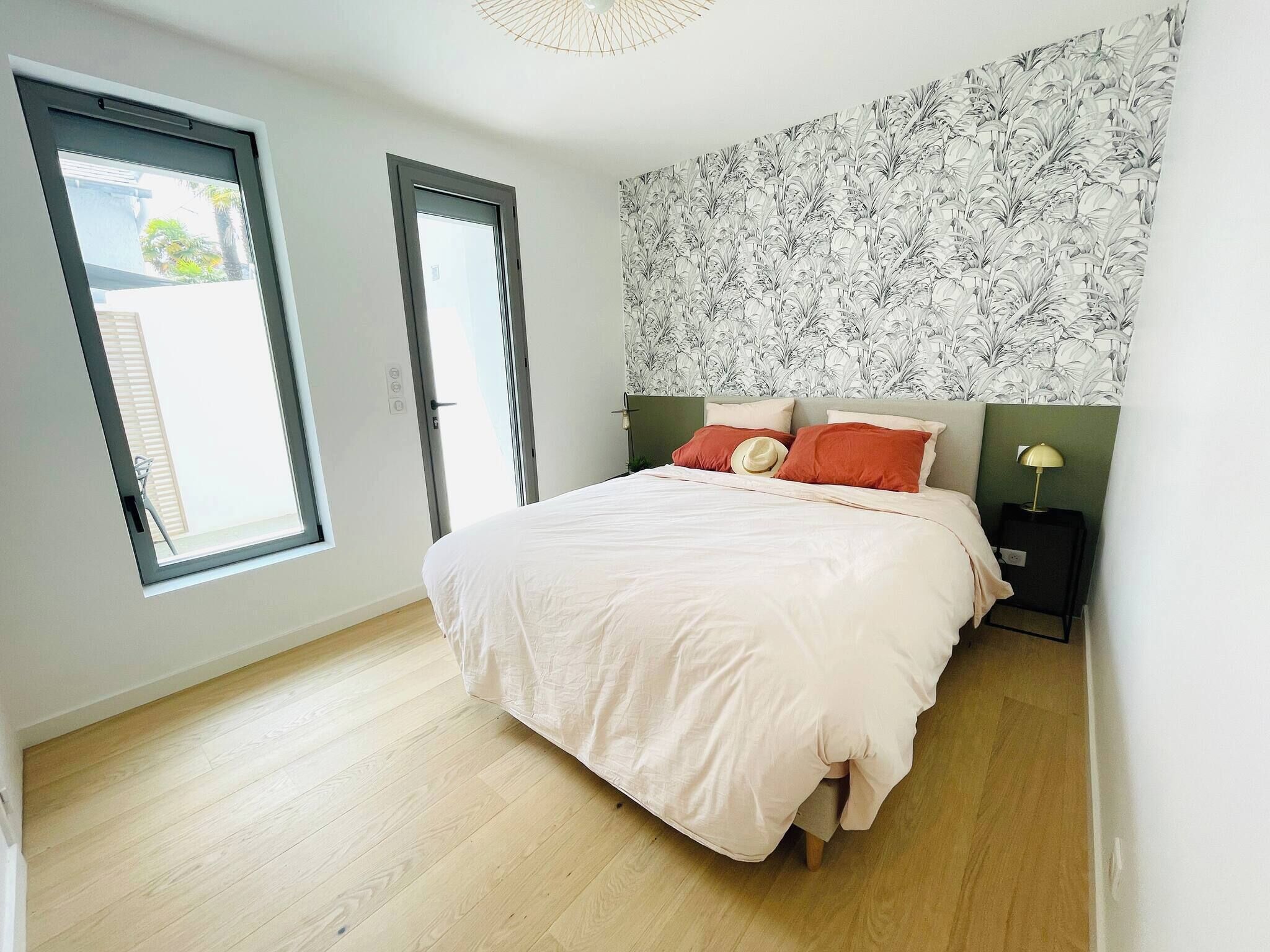 4 bedrooms, iron/ironing board, free WiFi