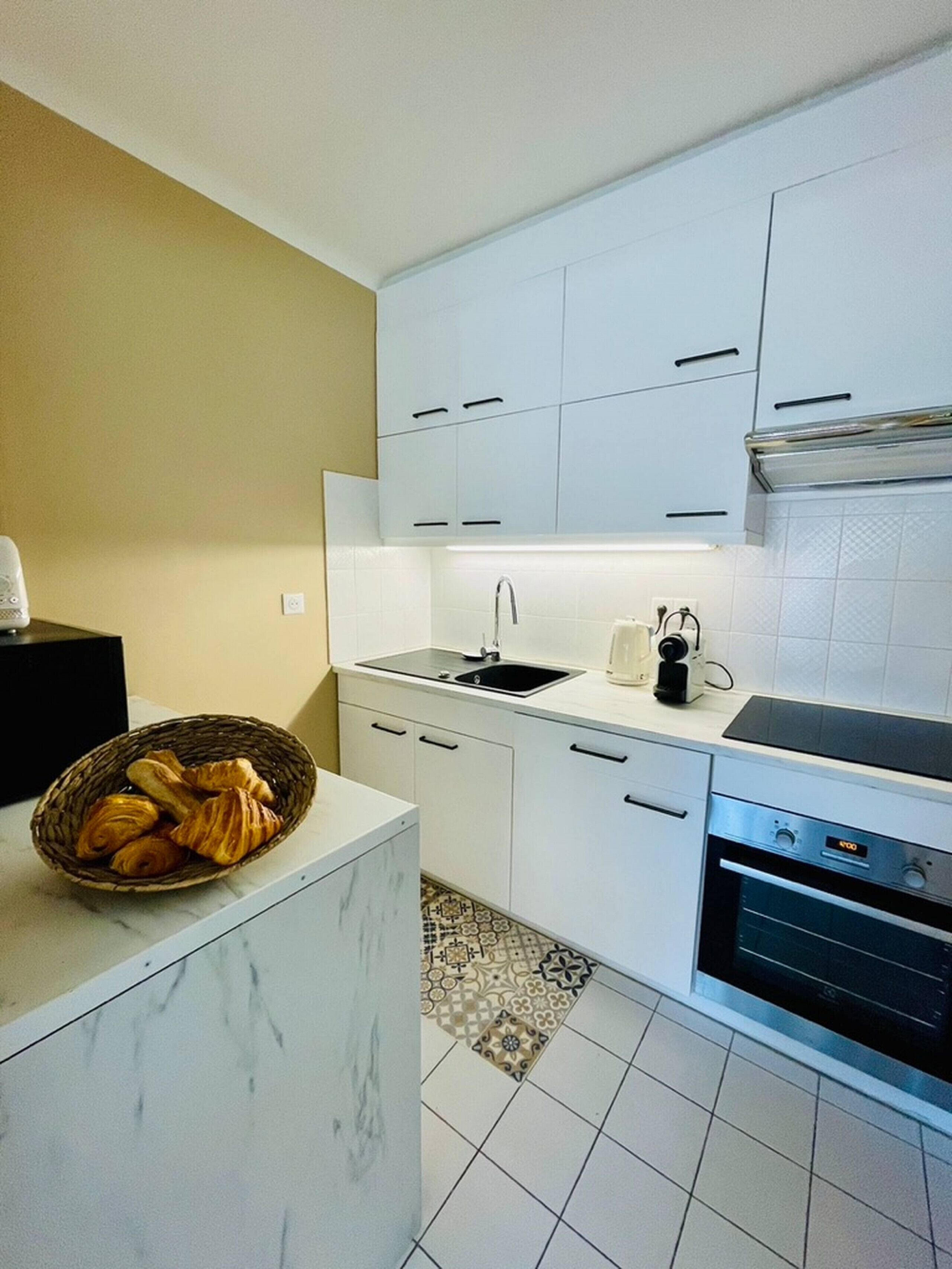Kühlschrank, Mikrowelle, Ofen, Geschirrspüler