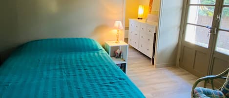 3 chambres, fer et planche à repasser, Wi-Fi gratuit